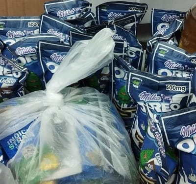 בתוך דובוני גומי ועוגיות אוראו: השלל שנתפס במחסן בפתח תקווה