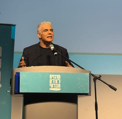 לפיד משתלח בגדעון סער: "יעביר את חוק ההשתמטות"