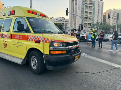 תל אביב: צעירה במצב קשה לאחר שנפגעה מרכב
