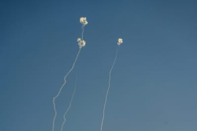שני שיגורים: אזעקות בחיפה, בזכרון יעקב ובקיסריה