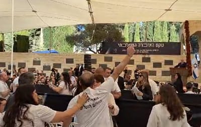 מהומה וצעקות בנאום נתניהו: "אבא נרצח" | צפו