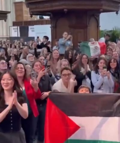 מחליא: מאות הולנדים מחייכים וחוגגים את הלינץ'