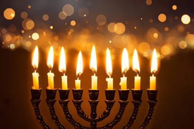 סדר הדלקת נרות חנוכה והפיוטים