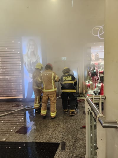 בעקבות שריפה: קניון חיפה פונה