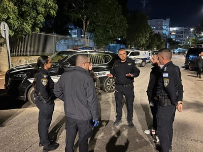 כתב אישום: סחט עורך דין וניסה להפליל את אחיו הנכה | תיעוד