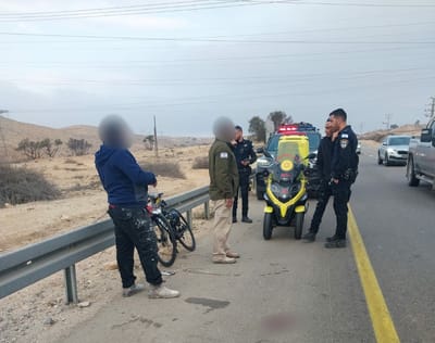 רוכב אופניים נפגע מרכב סמוך לדימונה, מצבו קשה