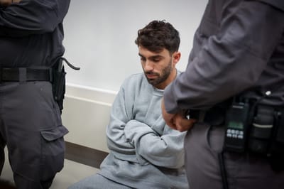 מואשם בעבירות אינוס: מושיקו מור הובל לדיון בבית המשפט