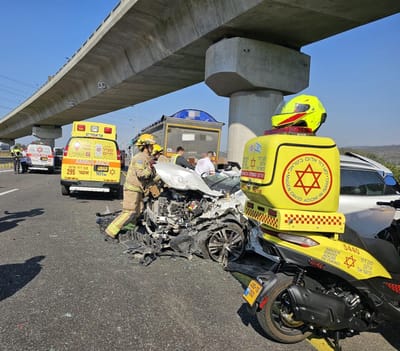 תאונה קטלנית בכרמל: אישה ותינוק נהרגו לאחר שנפגעו ממשאית