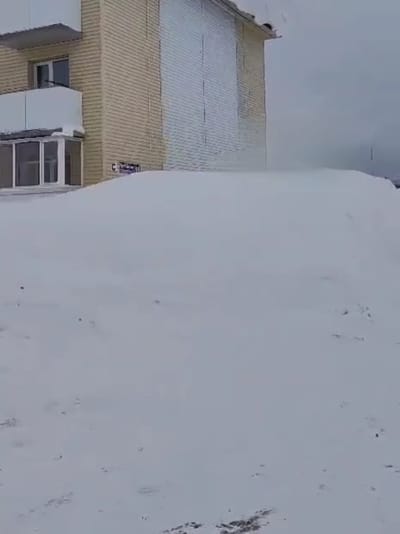 "הבתים נעלמו בשלג": סופת שלגים חריגה שיתקה את מזרח רוסיה