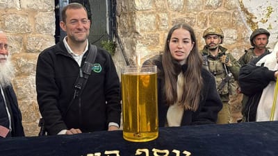 תמונת הניצחון: אגם ברגר הגיעה לתפילה בקבר יוסף