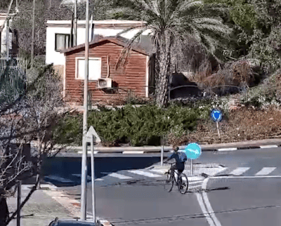 פלסטיני התחפש למדריך בבנ"ע ופרץ לבתים. צפו בתיעוד