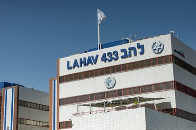 גורמים במשטרה נגד השופט: הוא רוצה לסכל את החקירה בפרשת קטאר