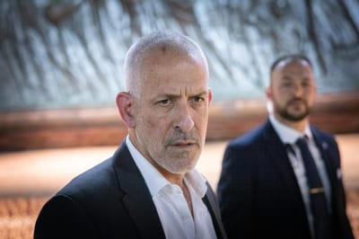 הולך הביתה ב-15.6 רונן בר. (חיים גולדברג/פלאש90)