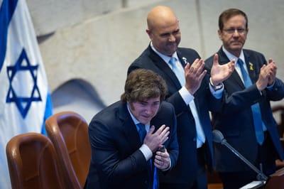 בתשואות ממושכות: צפו בקבלת הפנים של חאבייר מיליי בכנסת
