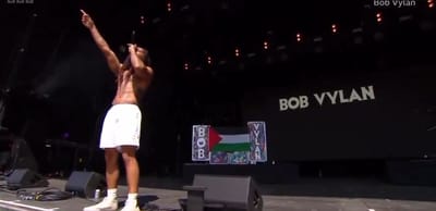 הלהקה הבריטית שקראה "מוות לצה"ל" חוגגת: "צ'ארלי קירק מת!"