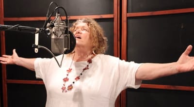לראשונה בקריירה שלה: לאה שבת משיקה סינגל באנגלית