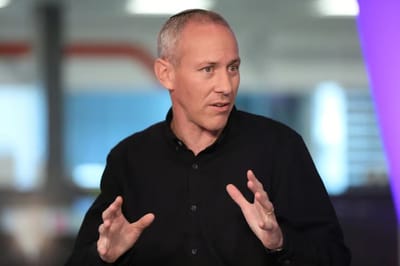 חילי טרופר בגילוי נאות על בני משפחתו
