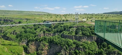 גאורגיה הקסומה: מבתי כנסת היסטוריים למערות נטיפים