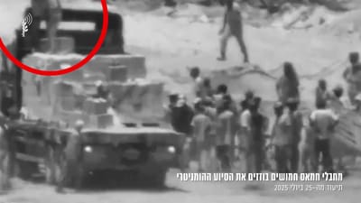 נלחם בשקר: צה"ל פרסם תיעוד של חמאס בוזזים סיוע