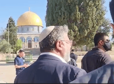 צפו: השר בן גביר חזן 'שחרית' בהר הבית
