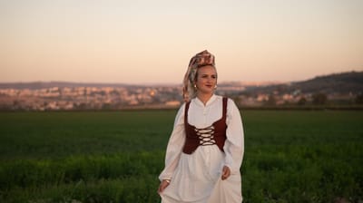 הזמרת אוריה בשיר חדש שמזמין להאמין בטוב | צפו