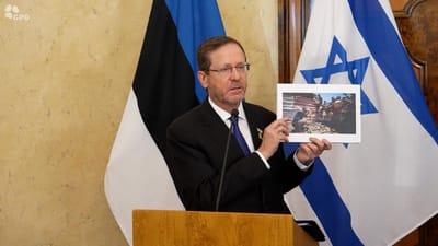 הרצוג באסטוניה: "העולם נופל בפח של תעמולת חמאס"