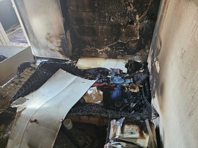 שריפה פרצה סמוך למיטה: קשיש בן 93 פונה במצב קשה