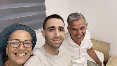 סגור בכלוב קטנטן ואזוק במשך שנה לסורגים: העדות המזעזעת מהשבי