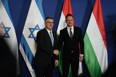 סער בהונגריה: "הרש"פ לא הפסיקה לשלם למחבלים, רק שינתה שיטה"