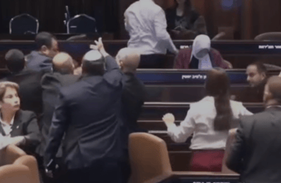 תיעוד: כמעט מכות בין הח"כים במליאת הכנסת