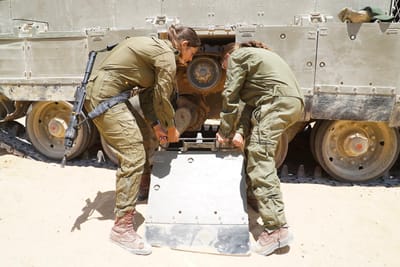 לוחמות. אילוסטרציה