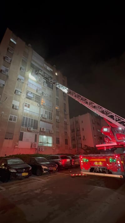 ליל שבת: שריפה פרצה בבניין מגורים. 10 לכודים חולצו. צפו