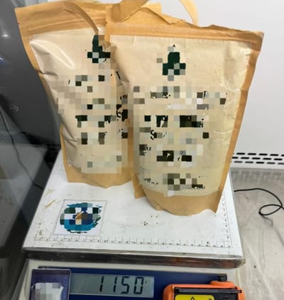 המשלוח המפתיע בדואר: גבר כבן 40 מפ"ת חשוד בהברחת סמים לישראל