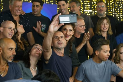 במעבר לא חד: הכותב מ"ארץ נהדרת" מצטרף למפלגת הדמוקרטים
