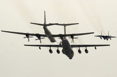 הסלמה באסיה: רוסיה וסין פתחו בפעולות לחימה נגד יפן וקוריאה