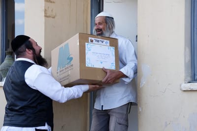 "יש מי שחושב עליהן ומביא להן מזון לשבת - זה מציל אותן. זו שליחות יומיומית"