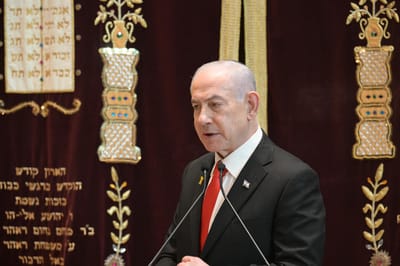 מבמת בית הכנסת: נתניהו קורא ליהודי ארה"ב "הרימו ראש"