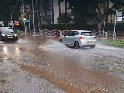 תיעוד מההצפות במרכז הארץ: "נהר כפר סבא, תענוג"