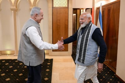 נתניהו ומודי בבגדים מסורתיים