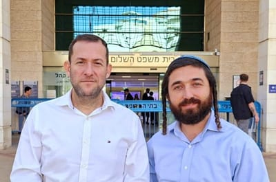 יוסי דגן וצבי סוכות בבית המשפט