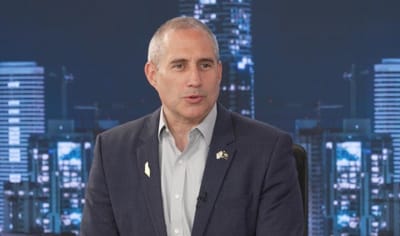 חנוך מילביצקי באולפן סרוגיםזז
