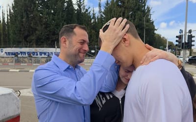 יוסי דגן עם בנו