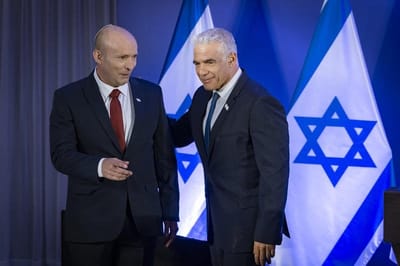 "יאיר לפיד יפרוש; בנט יהיה מספר 3-4 אצל איזנקוט"