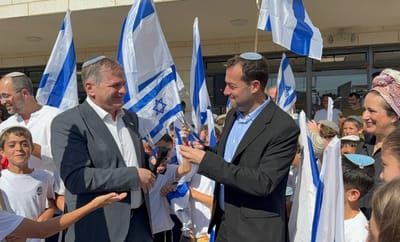 קיש ודגן חונכים את בית הספר בעלי זהב