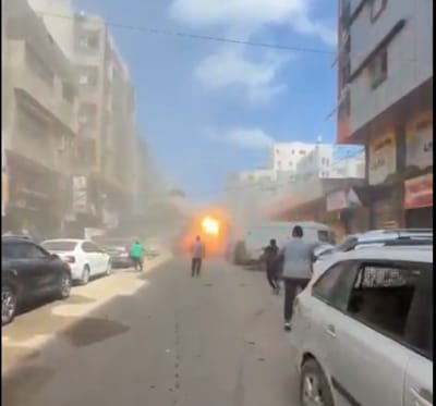 רגע פגיעת הטיל ברכב בעזה