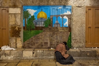מתפללים בעיר העתיקה לבניין בית המקדש