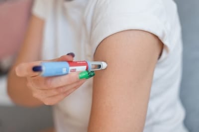 האמת המטרידה נחשפת: זה מה שזריקות ההרזיה עושות לגוף שלכם