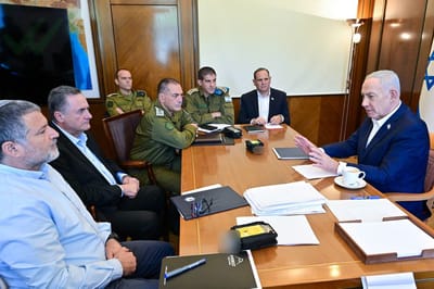 נתניהו בהתייעצות ביטחונית יחד עם שר הביטחון , הרמטכ"ל וראש השב"כ