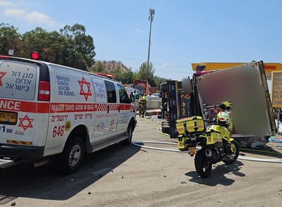 המשאית ההפוכה בכביש מספר 1