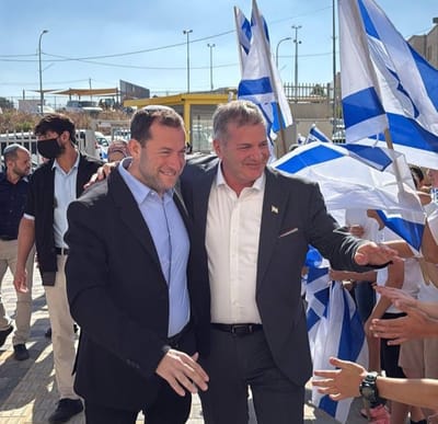 ראש המועצה יוסי דגן ושר החינוך יואב קיש